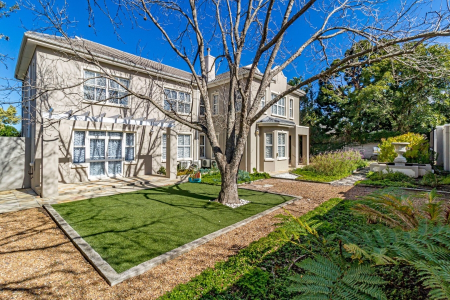 5 Bedroom Property for Sale in Golden Acre Western Cape